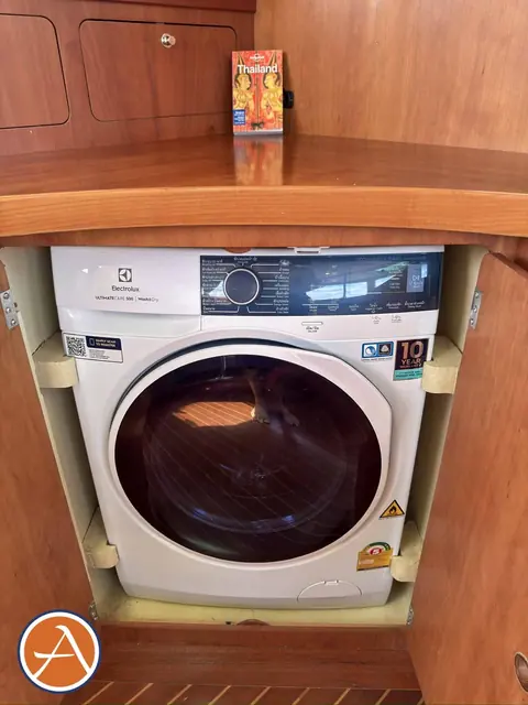Adventure Antares listing photo showing washer dryer 2.