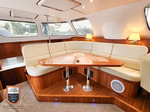 Cinnamon Antares listing photo showing salon center.