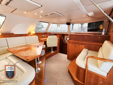 Cinnamon Antares listing photo showing salon port.