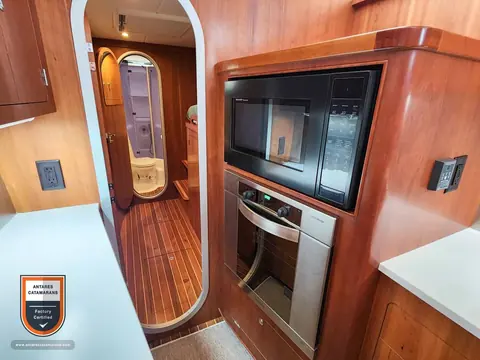 Cinnamon Antares listing photo showing galley oven.