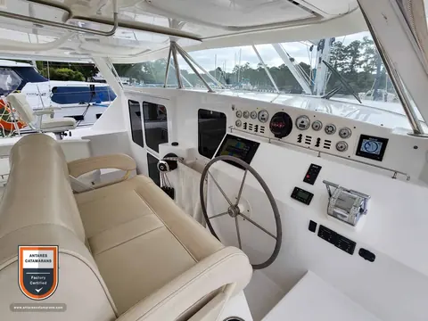 Cinnamon Antares listing photo showing helm.