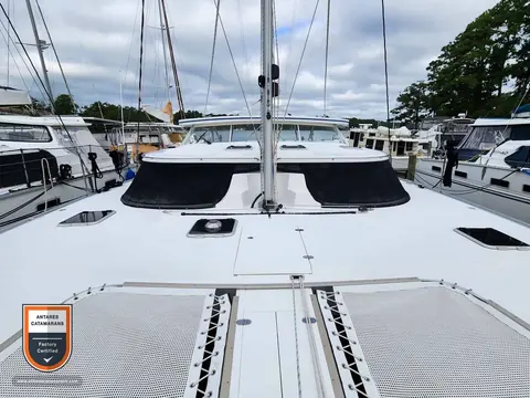 Cinnamon Antares listing photo showing transom center aft.