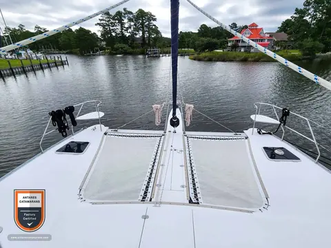 Cinnamon Antares listing photo showing foredeck.