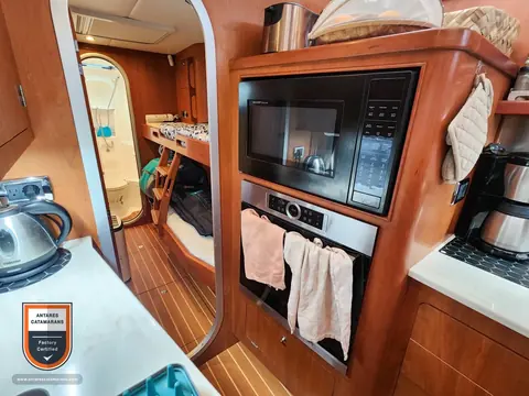 Cloud Nine Antares listing photo showing oven.