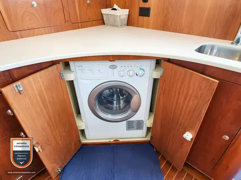 Frolic Antares listing photo showing washer dryer 1.