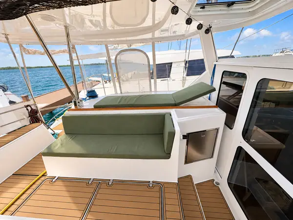 Lucy Antares listing photo showing cockpit port.