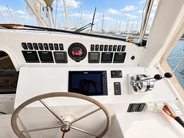 Lucy Antares listing photo showing helm.
