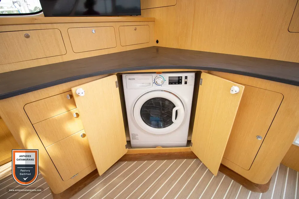 Zephyr Antares listing photo showing washer dryer.