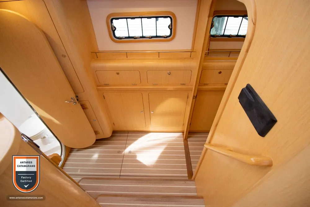 Zephyr Antares listing photo showing sb stairs.