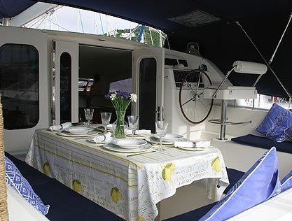 https://www.antarescatamarans.com/img/dodger/catamaran-cockpit.jpg